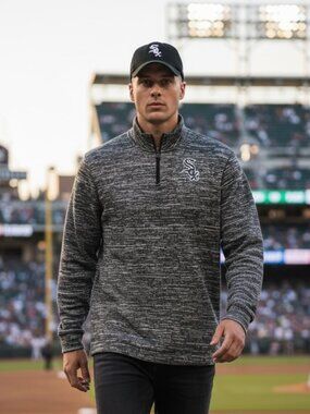 NEW Chicago White Sox 1/4 Zip Sweater & Hat Men’s Medium Gray adjustable cap